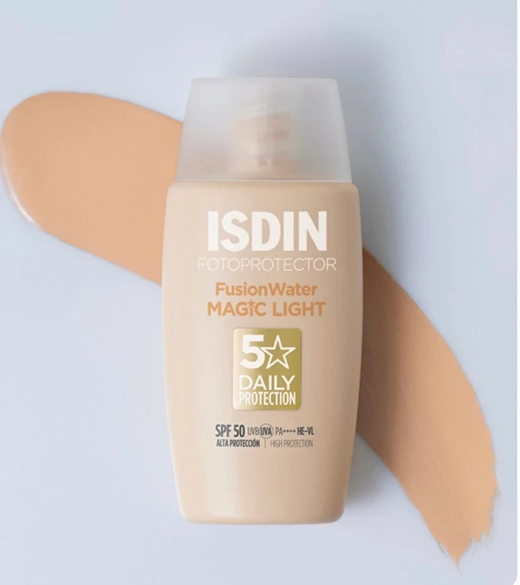ضد آفتاب ایزدین مدل فیوژن واتر مجیک رنگ لایت، SPF 50، حجم 50 میل